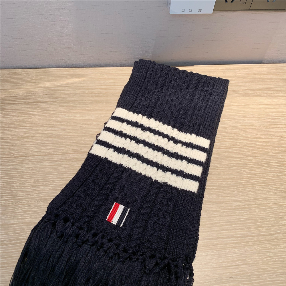 陆续发 2019新款tb围巾秋冬英伦四条杠保暖毛线围脖流苏女