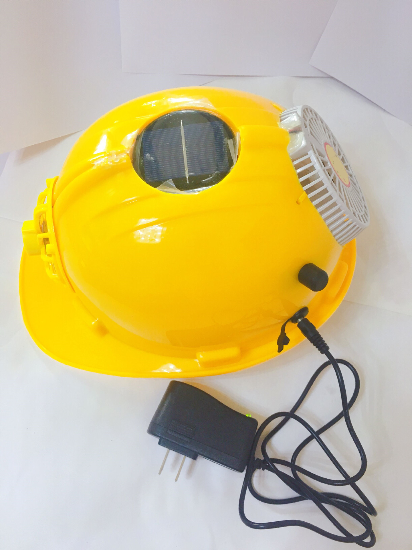 两用太阳能风扇安全帽充电工地防护户外工程帽抗压消暑头盔劳保帽