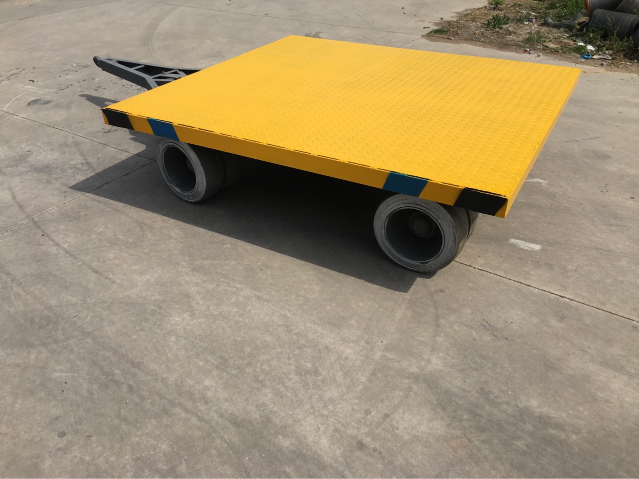 2019新款牵引车30吨重型平板拖车矿山机械厂家直销