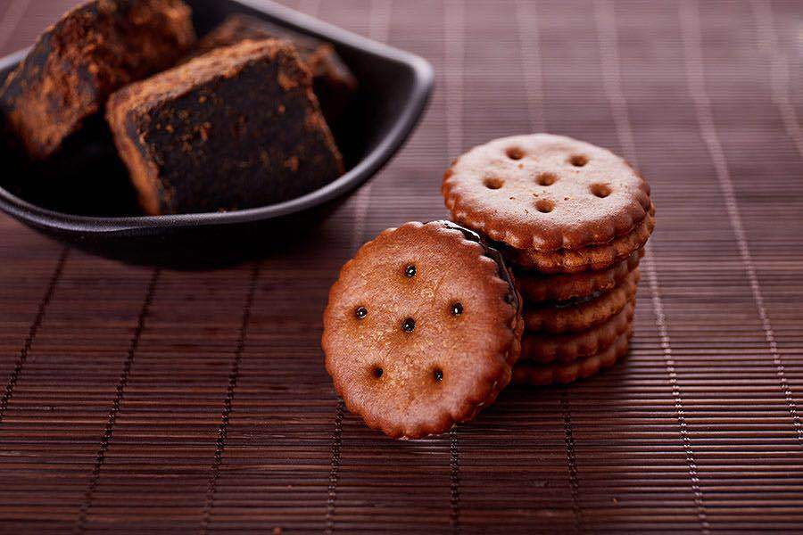 冬己黑糖麦芽饼干咸蛋黄夹心麦芽饼干零食休闲点心早餐冬已106g袋