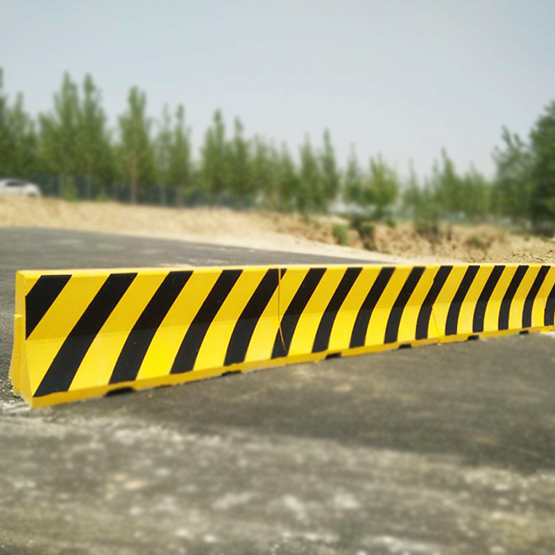 水泥隔离墩济南2米长80高 混凝土新泽西护栏高速公路现货量大