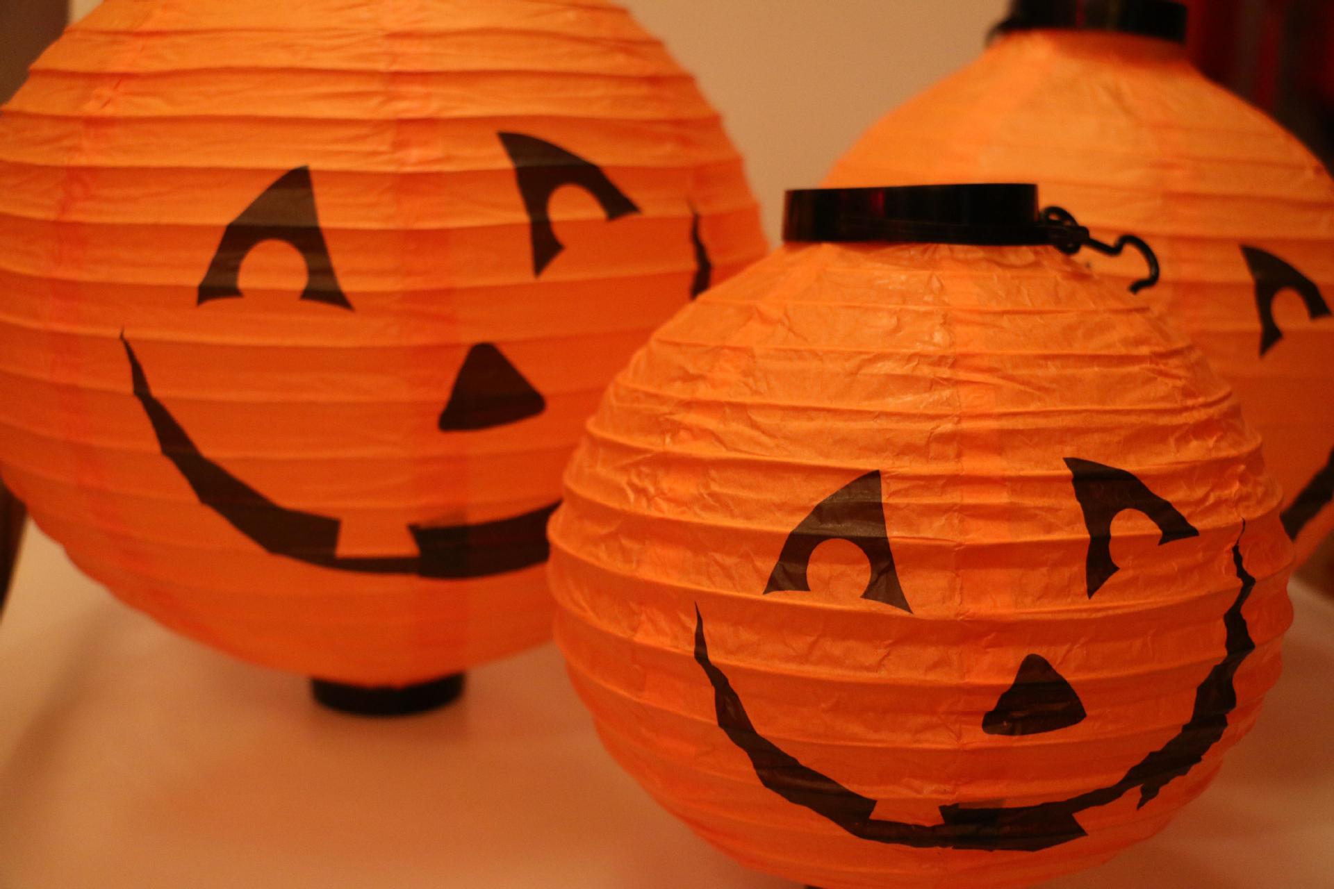 厂家批发外贸万圣节南瓜灯发光led电池盒折叠万圣节装饰纸灯笼