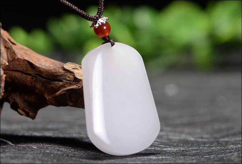 天然新疆白玉石英岩无事牌吊坠 圆边白玉牌子 男女款白玉项链挂饰