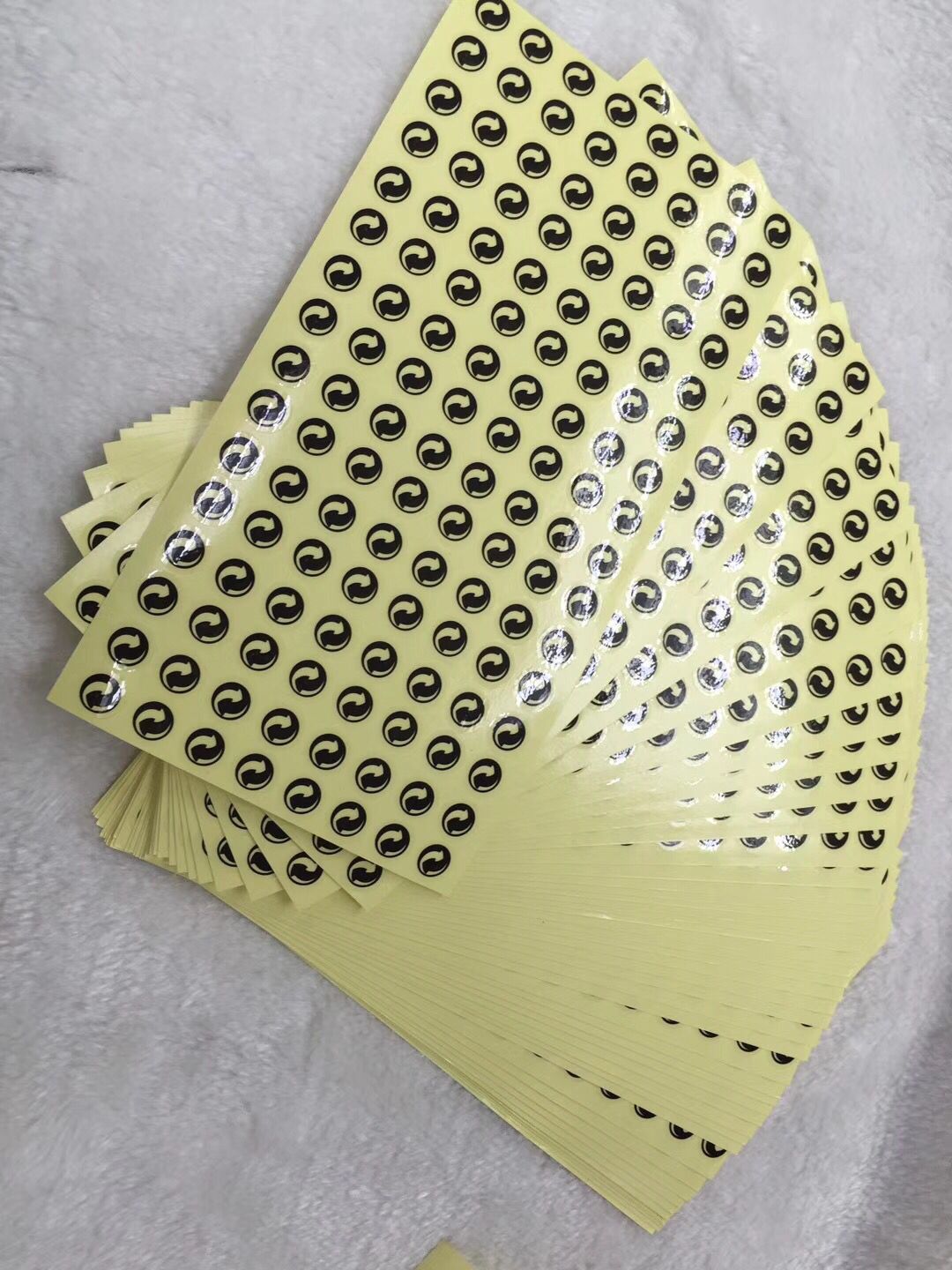 圆形透明封口贴彩盒不干胶pet强粘环保易撕易剥离标签定制标签