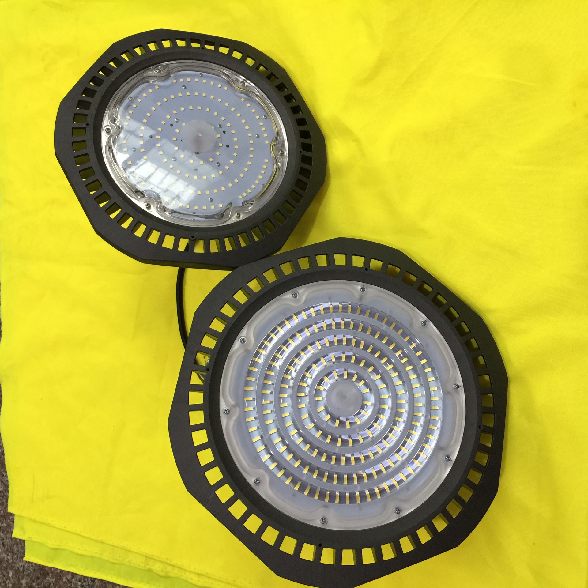 led大功率ufo工矿灯仓库灯100w150w 200w 发光角度60°90°120