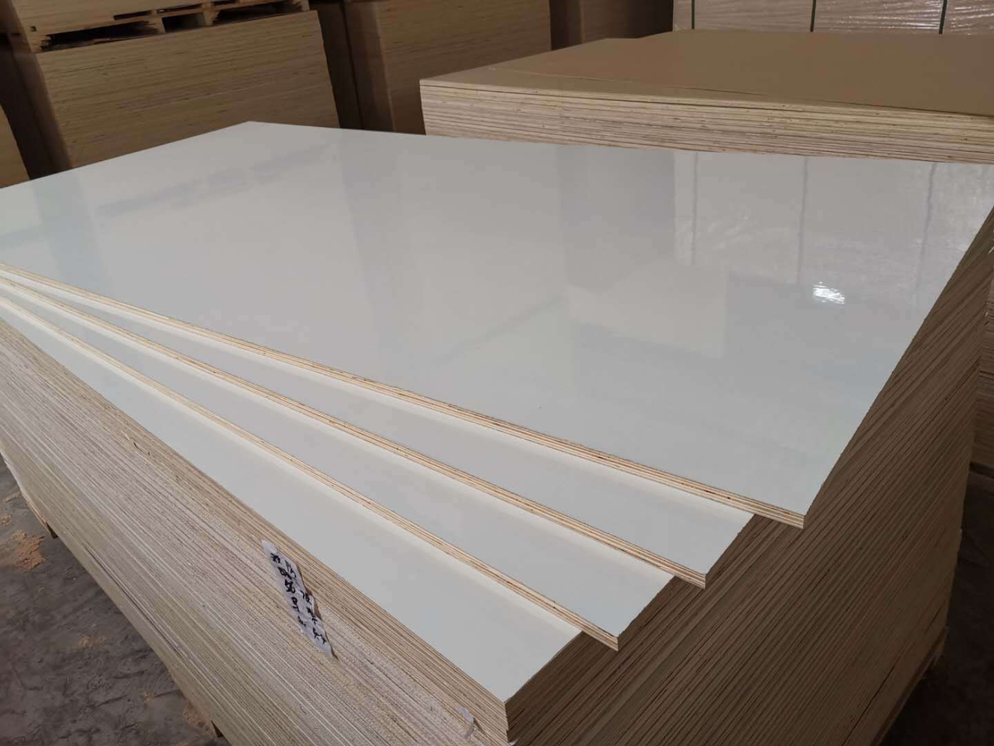 高光防火板  e0 阻燃 胶合板 杨木 松木 桦木 杨桉 桉木 科技木