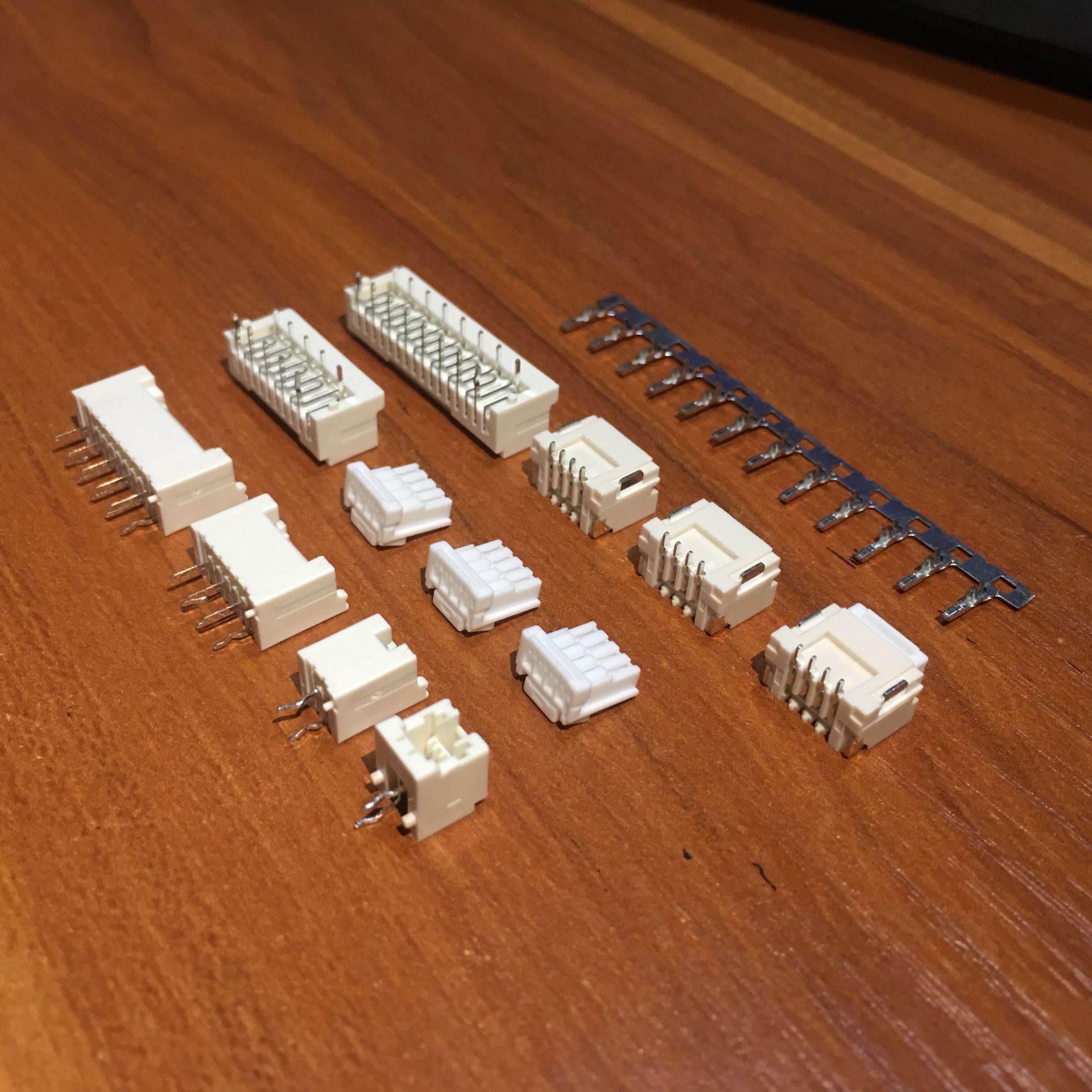 jst日本压接电子 电源连接器 zer1.5mm白色带扣胶壳 厂家现货销售