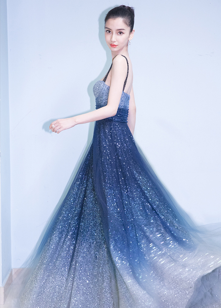 芭莎慈善夜杨颖明星走秀同款2019夏新款吊带镶钻渐变色亮片礼服裙