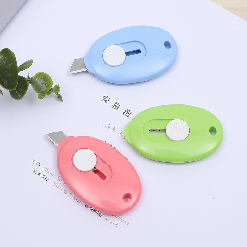 新款迷你小号美工刀可爱儿童学生裁纸刀便携美工刀工具刀批发