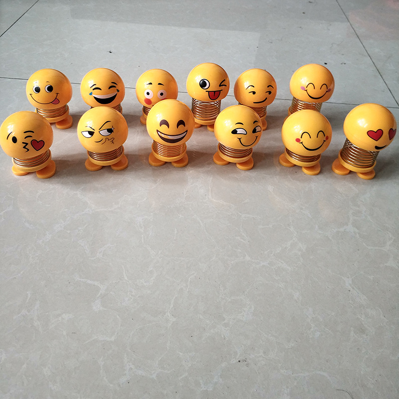 厂家批发弹簧公仔 车载摆件减压装饰摇头玩具 创意搞笑汽车用品