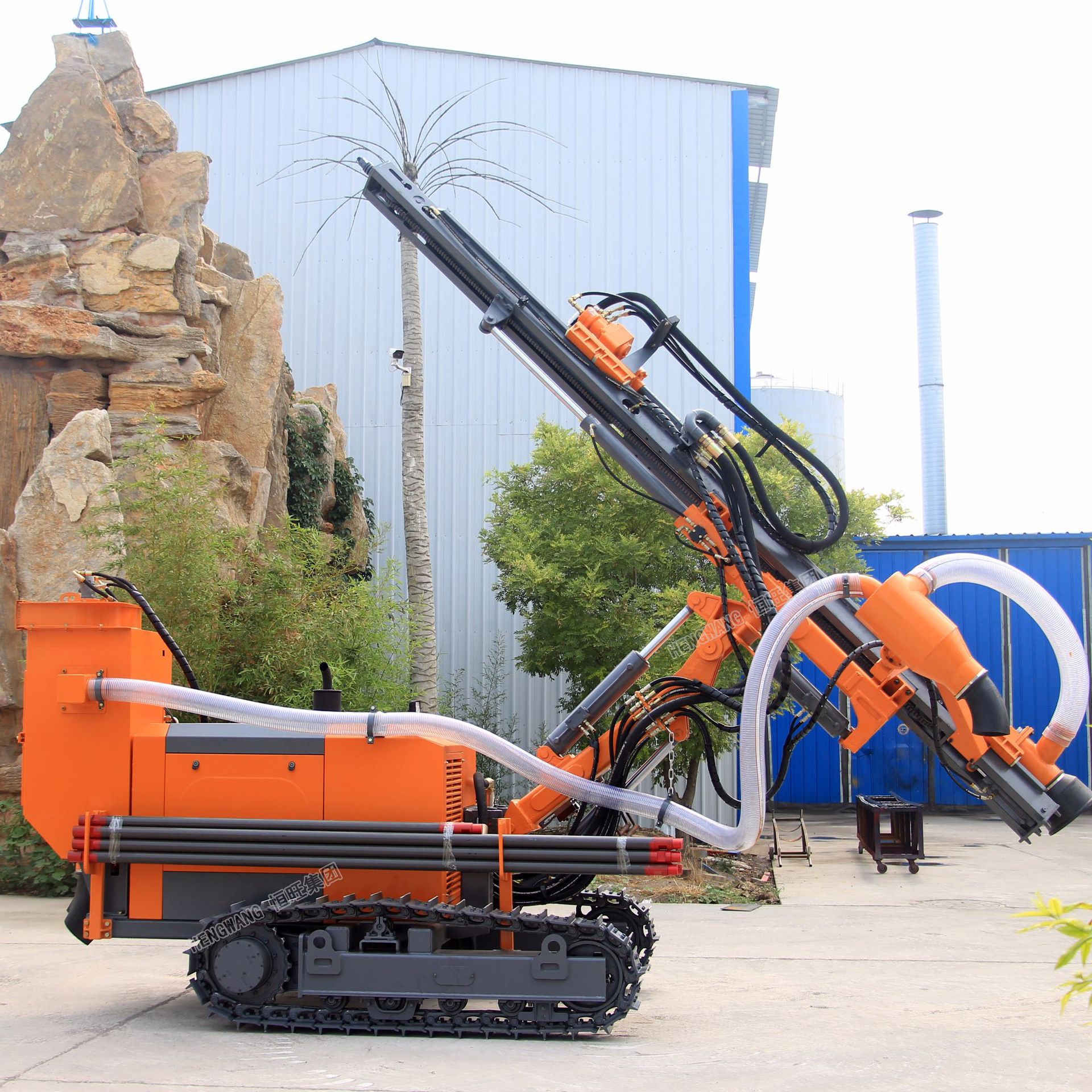 高风压矿用潜孔钻机履带潜孔钻车30米冲击凿岩工程爆破钻孔设备