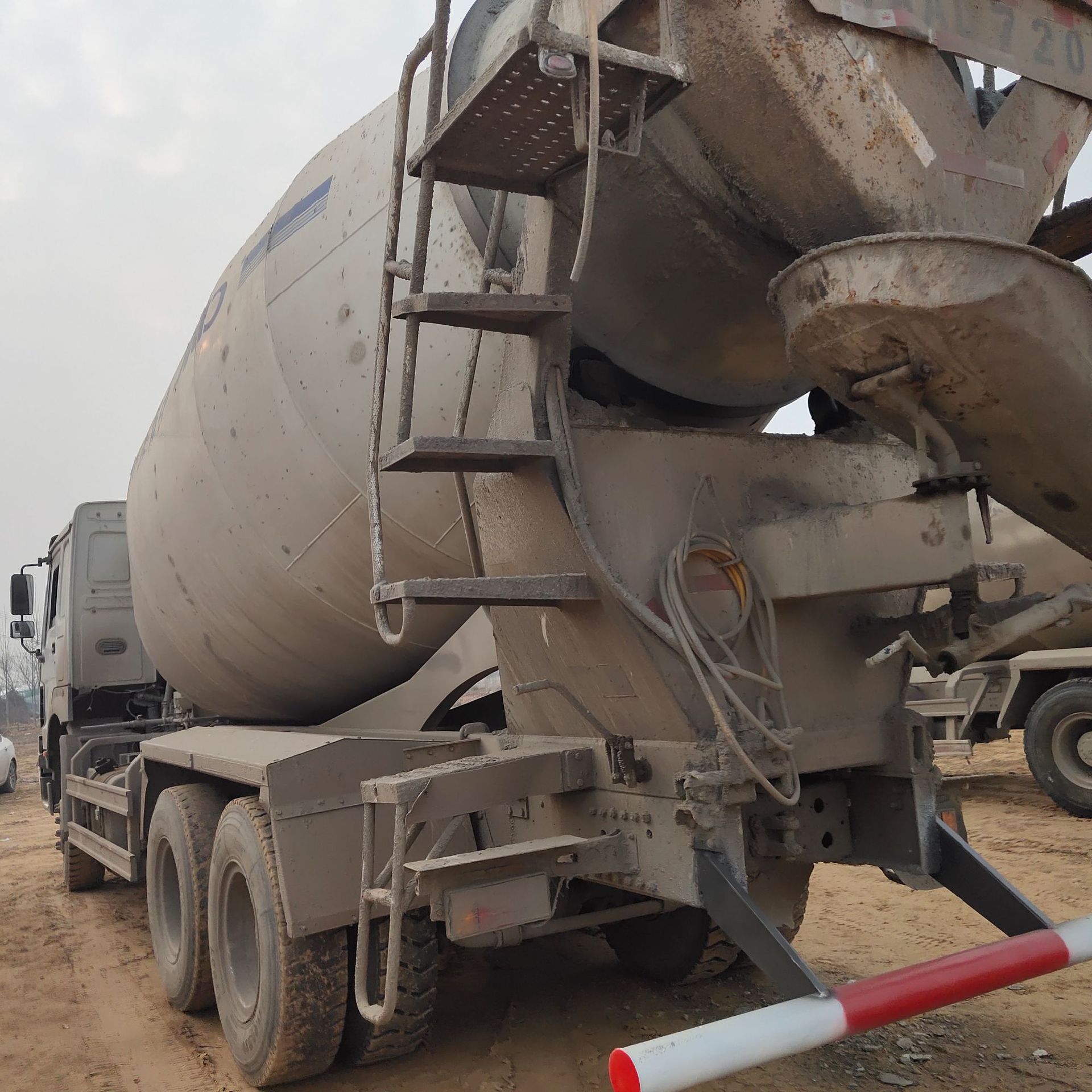 郑州二手水泥搅拌车 欧曼混凝土搅拌运输罐 二手混泥土商混罐车