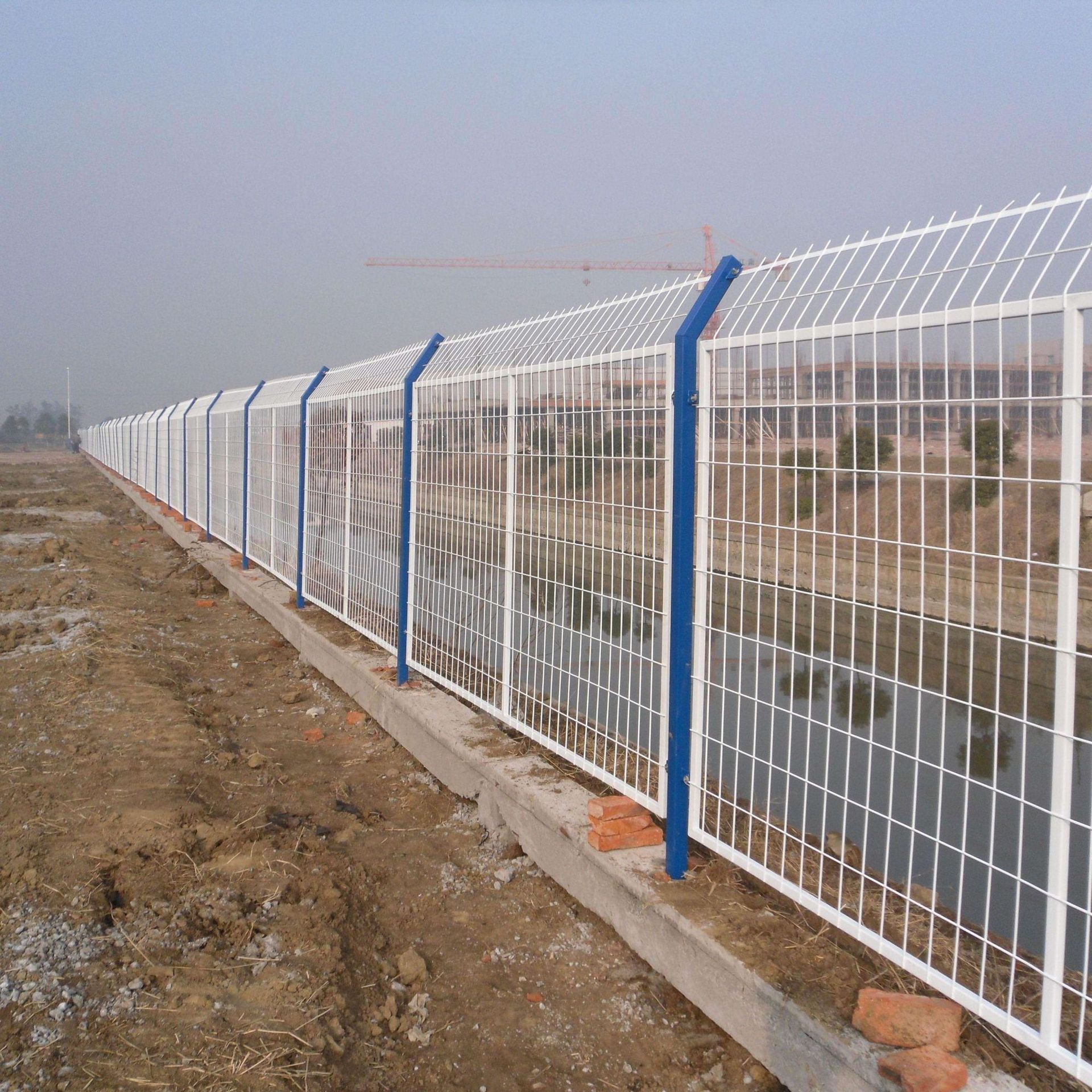 双边丝护栏网_双边丝厂家圈地养殖护栏车间隔离护栏网公路护栏网定制