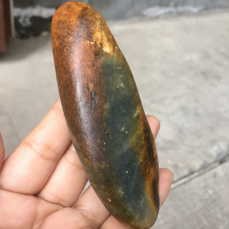 天然新疆和田玉黄沁 俏色黄皮 石包玉 墨玉 两色 籽料 原石把件