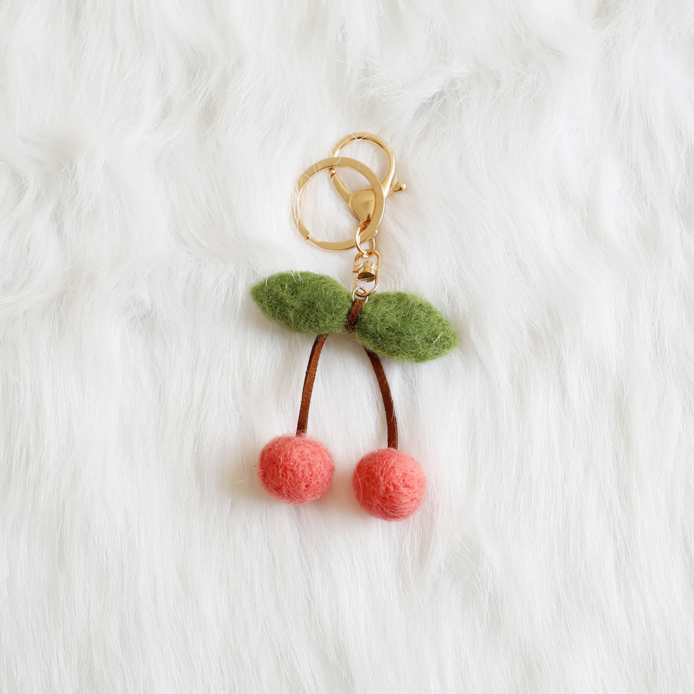 秋冬新款羊毛毡水果樱桃钥匙扣包包背包挂件饰品