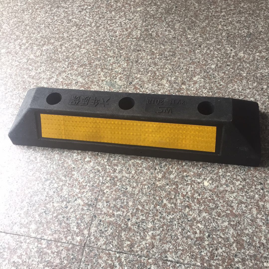 pvc挡车器橡塑车轮定位器600挡车器橡胶挡车器停车位挡车器厂家