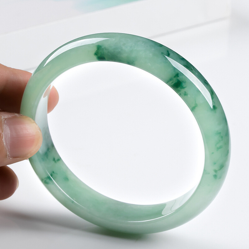 翡翠手镯女款玉手镯女士玉镯子淡绿飘花手镯