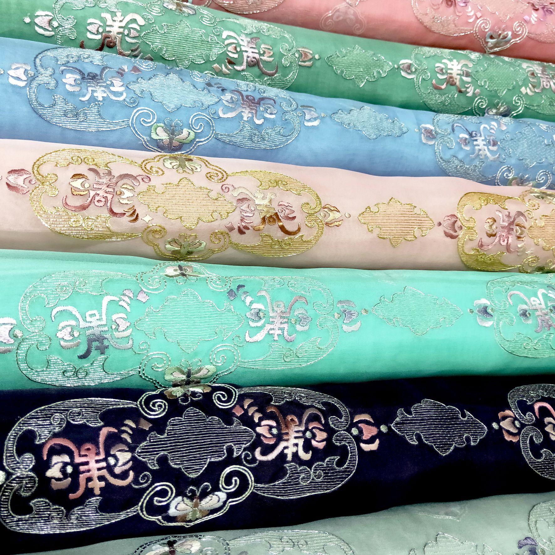 刺绣工艺品欧根纱彩色卷纱汉服旗袍刺绣面料老绣布料