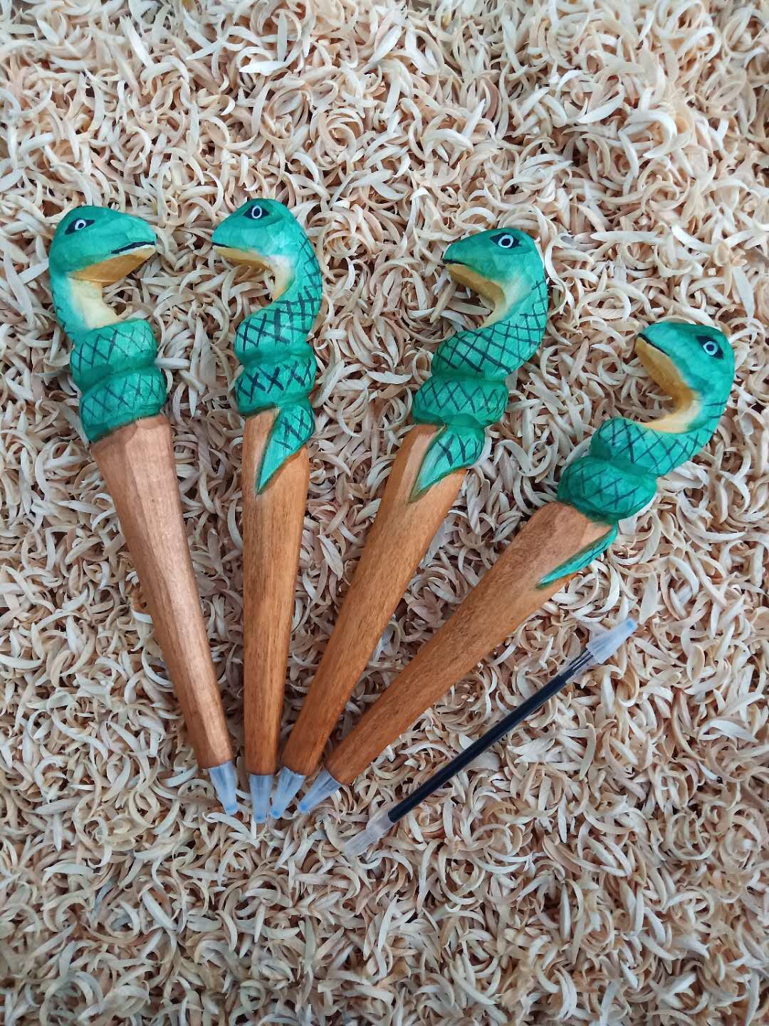 厂家直销手工雕刻木雕笔可爱动物笔钻石头中性笔