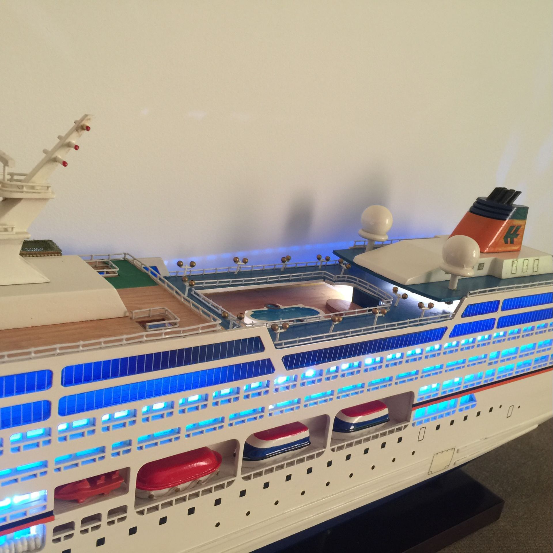 90cm实木哥伦布号豪华游轮模型工艺船带灯邮轮精致礼品办公装饰品