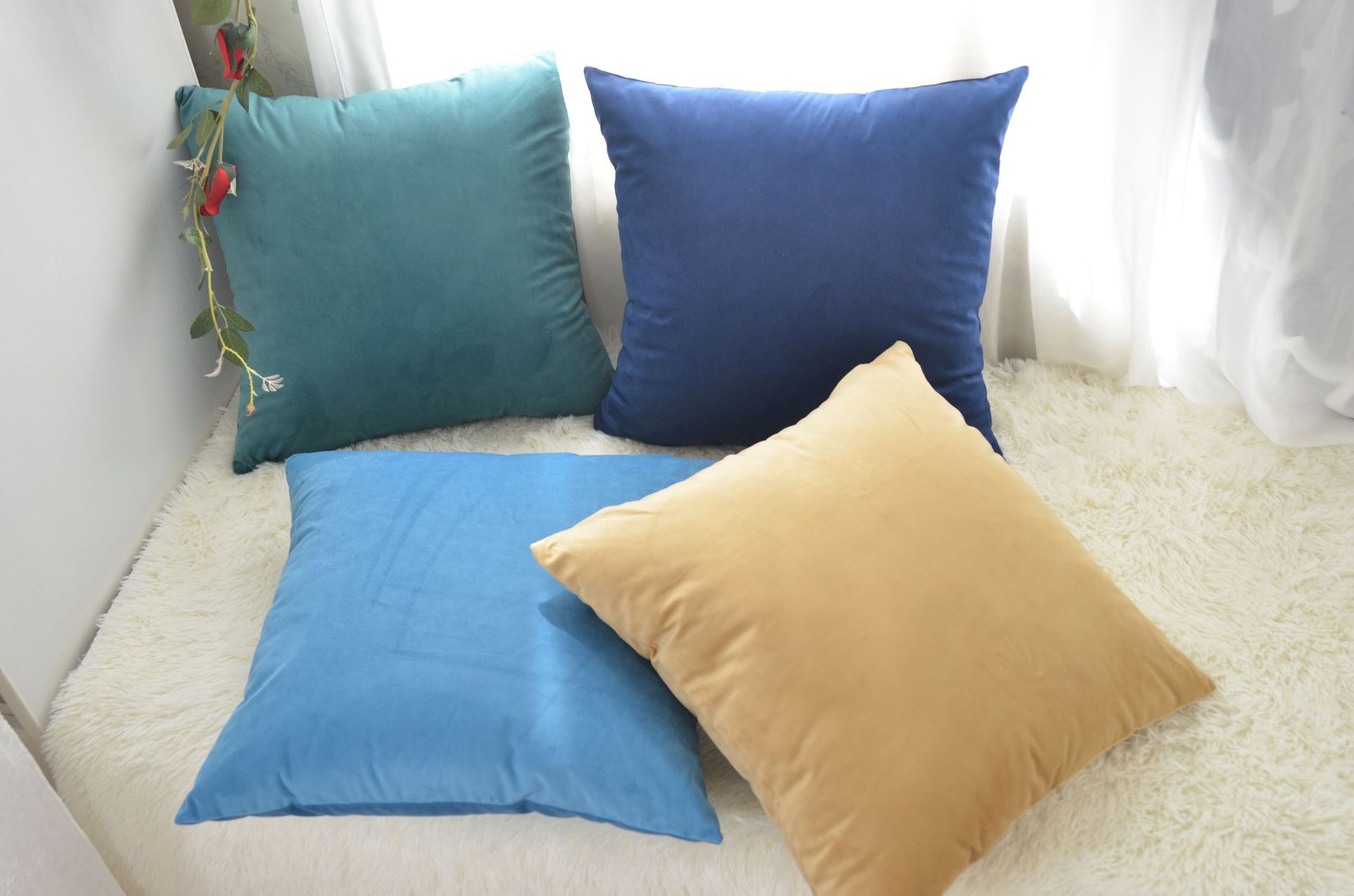 专业生产 天鹅绒抱枕靠垫不起球不掉色(柔软舒适质量上乘)