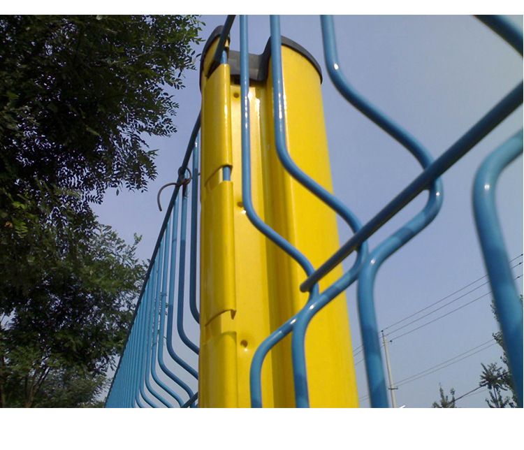 桃形柱三角折弯护栏网农业园区绿化隔离护栏网围墙围栏护栏网