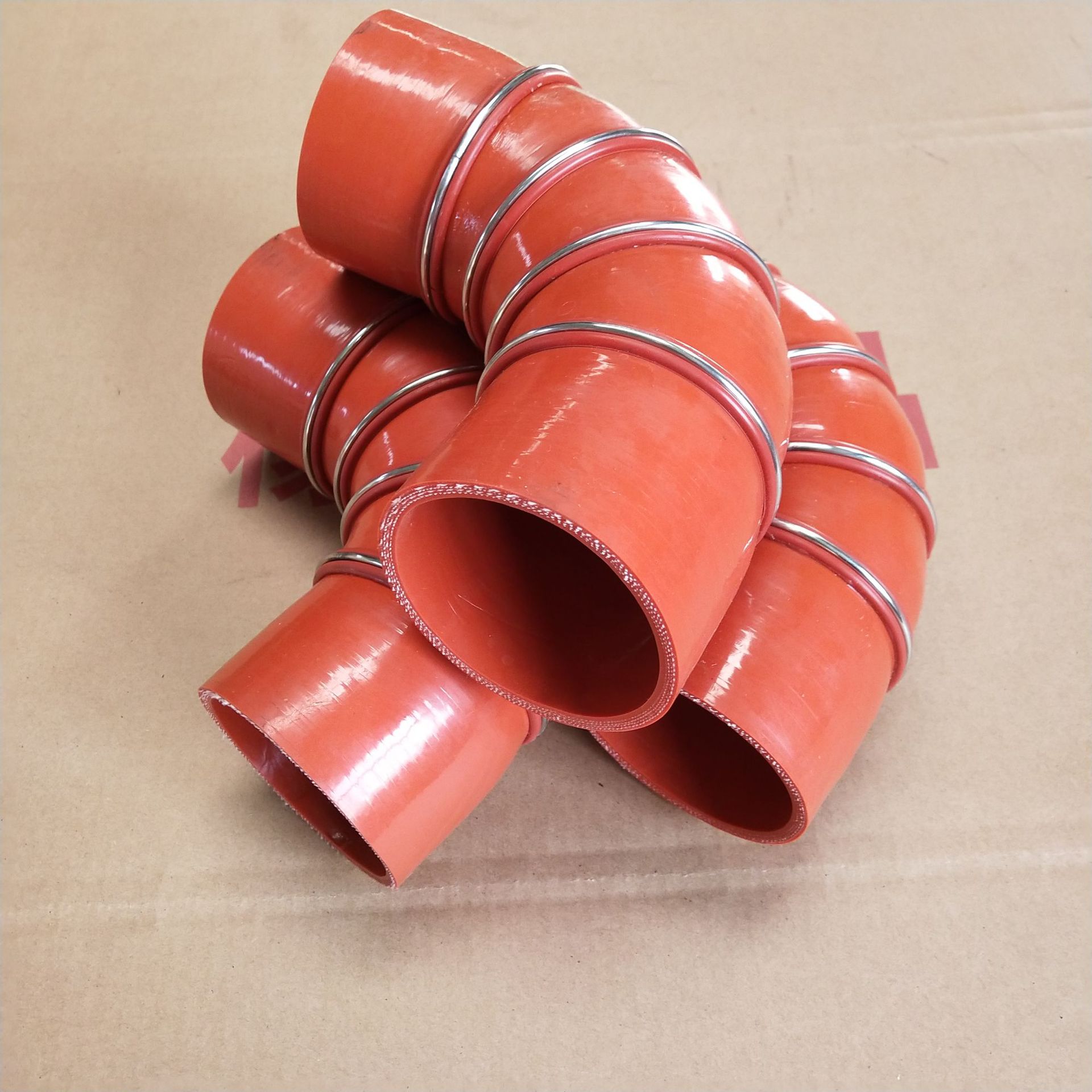 厂家直销汽车硅胶管 增压器硅胶管 来图定制异形胶管 冷却硅胶管