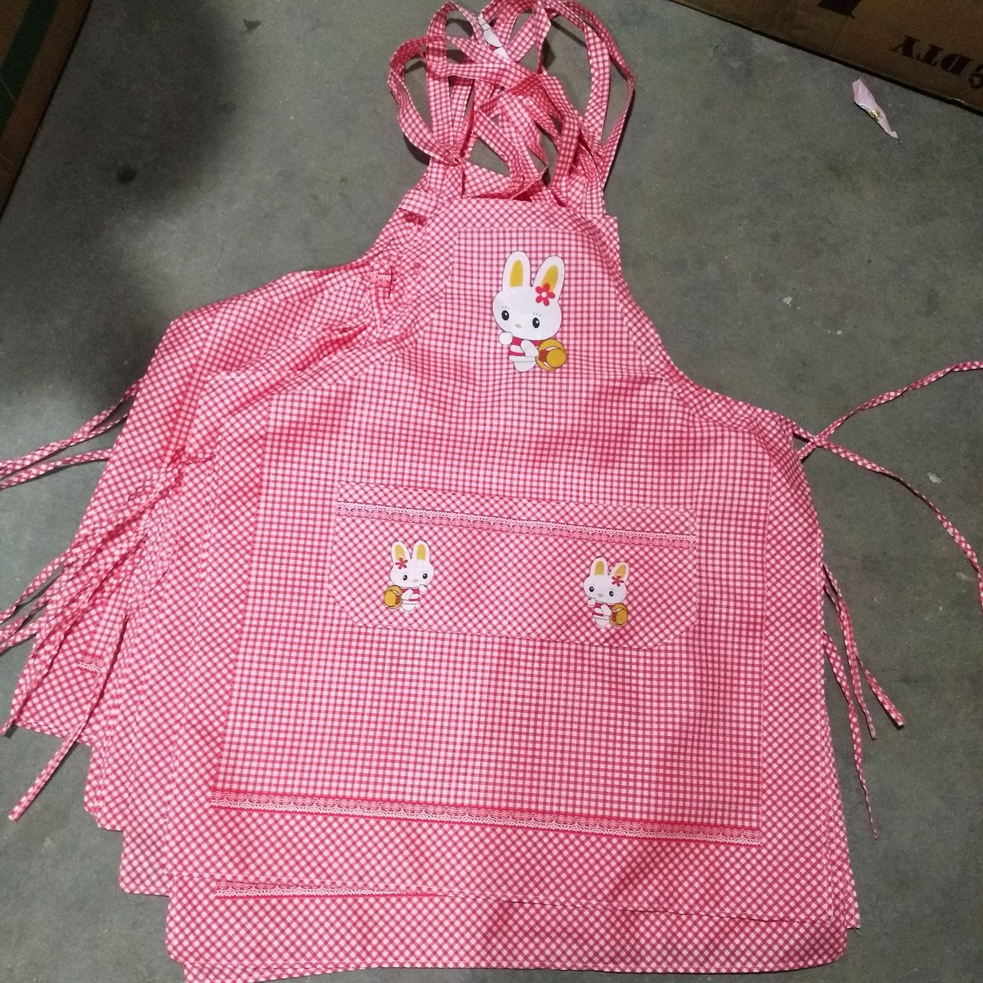 2元批发 新款 带布兜围裙 防污时尚围裙 两元超市 厂家货源