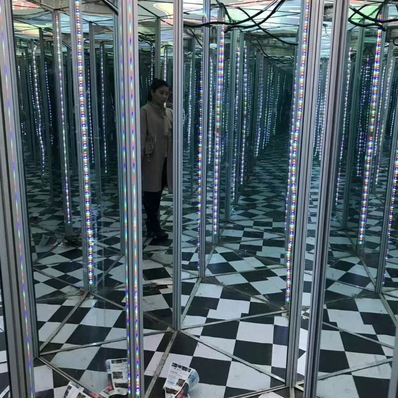 厂家直销铝合金新一代镜子迷宫大型暖场道具互动发光儿童魔幻迷宫