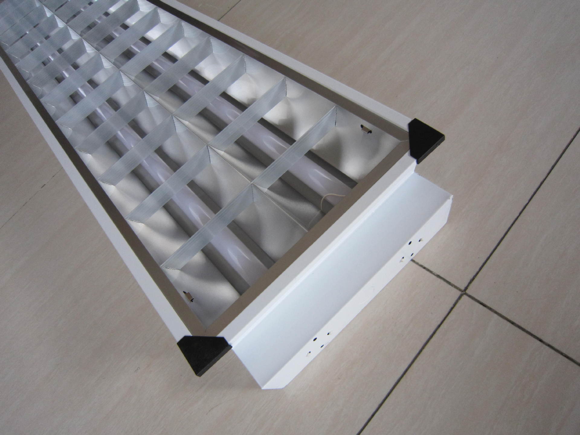 生产厂家直供格栅灯盘t8led灯盘 格栅灯盘1200*300 嵌入式格栅灯