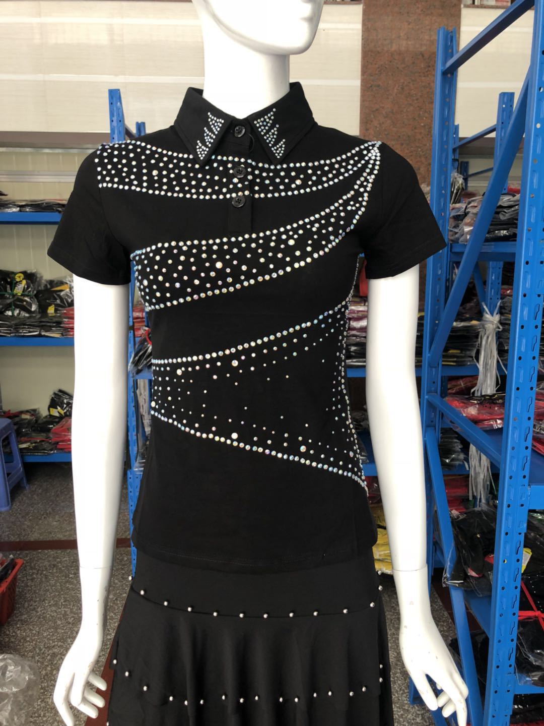 2019新舞蹈服装三步踩水兵舞方领短袖烫钻t恤女上衣演出服红黑色