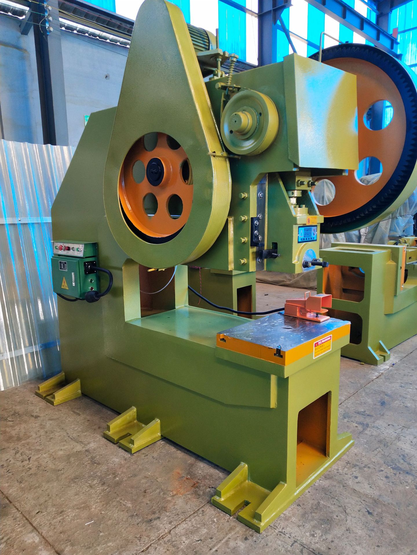 冲床厂供应40吨深喉口1250毫米钢板焊接气缸离合控制冲床 可定做