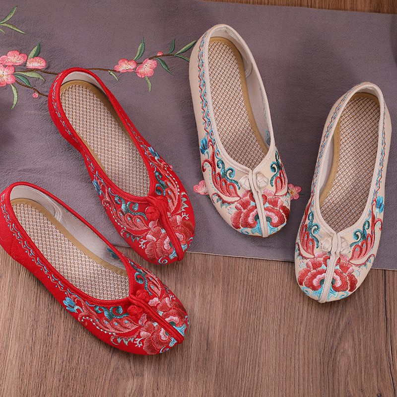 春季新款民族风绣花鞋平底休闲女鞋日常牛筋软底古风绣花帆布鞋