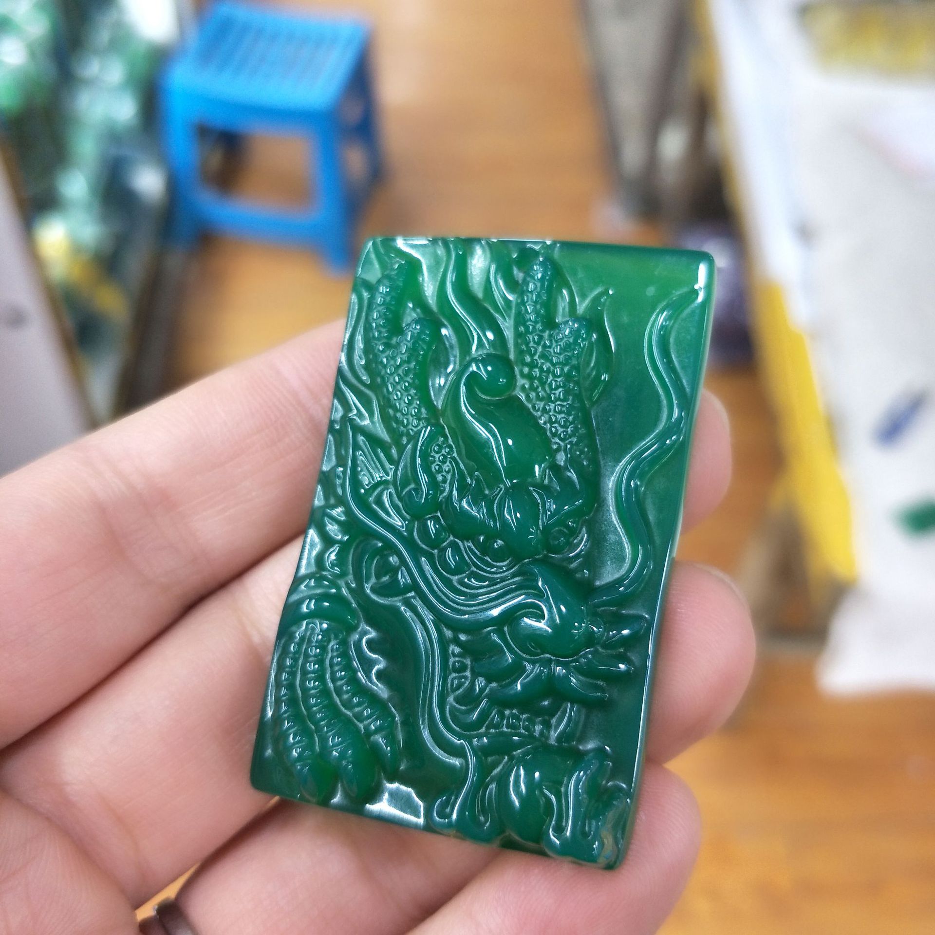 玉器直销天然绿玛瑙玉牌 精工雕刻绿玉髓龙牌子 男款龙头牌子挂坠