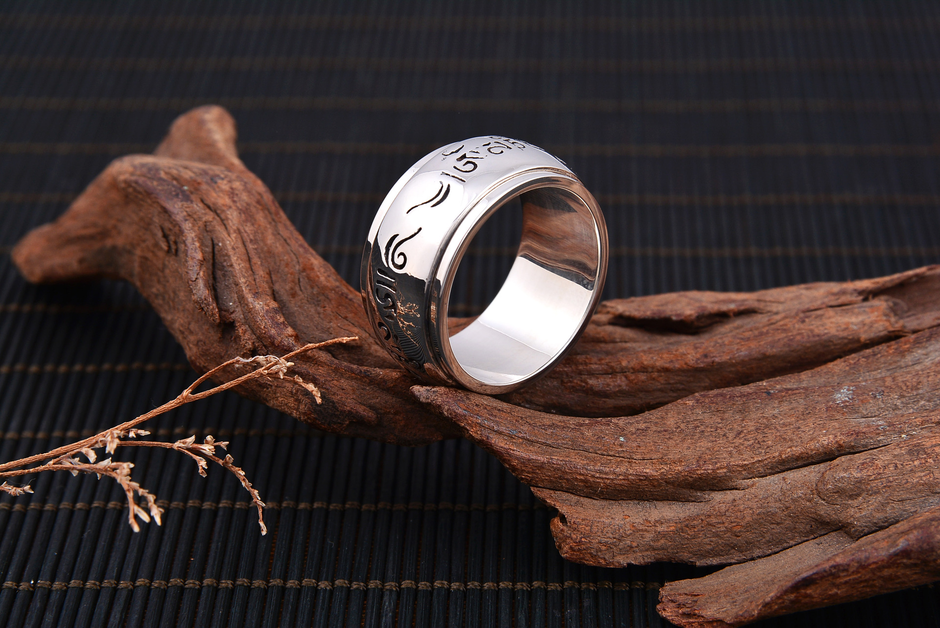 中聚泰银饰批发 s925纯银六字真言梵文戒指复古泰银转运戒