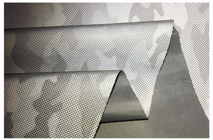 新品 功能性反光迷彩面料 夜间高亮发光户外服夹克布料现货供应