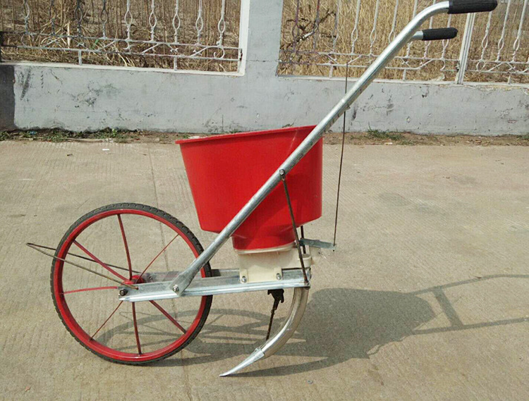 价格便宜的化肥娄人推式施肥器 推车式施肥机撒化肥机