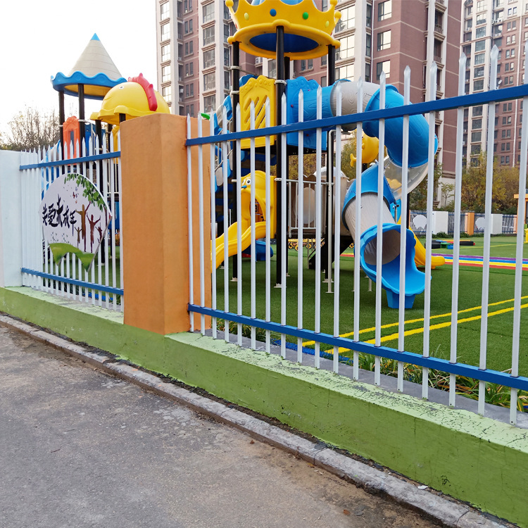 青岛市学校幼儿园围墙护栏院墙围栏热镀锌钢护栏防爬栏杆铁艺护栏