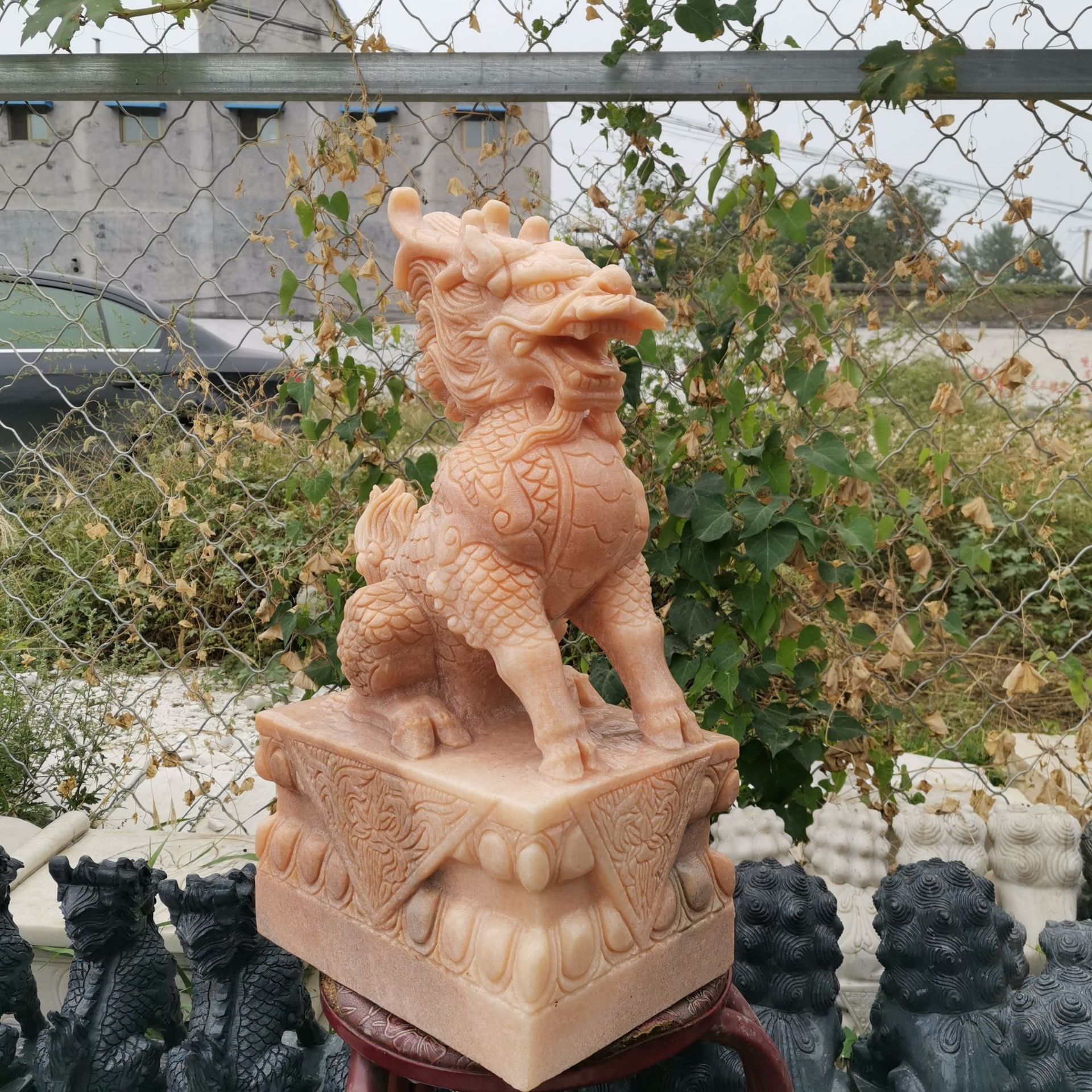 石雕麒麟 青石 汉白玉 晚霞红麒麟现货 门口摆放麒麟貔貅定制