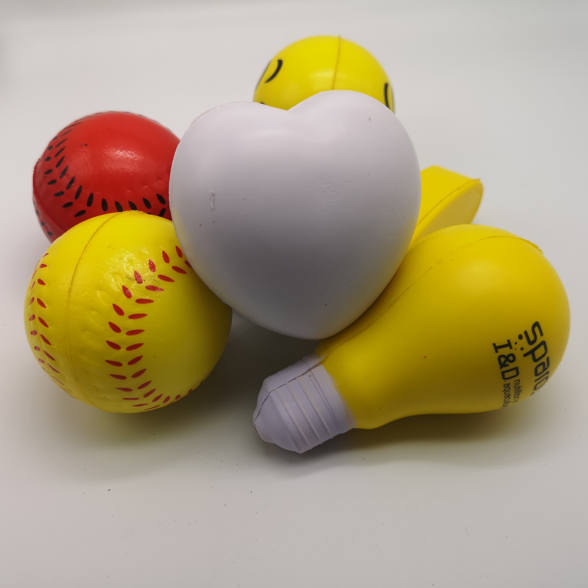 大量生产软体玩具pu篮球pu足球pu橄榄球pu笑脸球pu飞盘环保美观