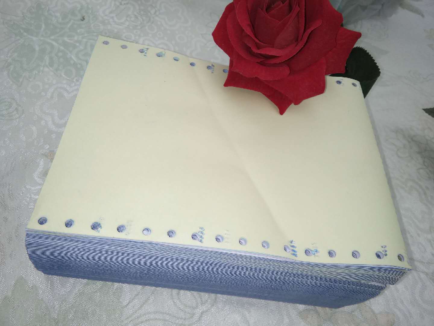 厂家直销打印纸 150-4四层彩色连续纸 16孔8英寸白红蓝黄 云海牌