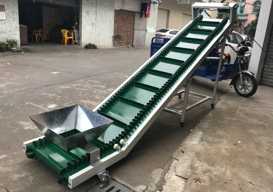 爬坡提升机 货物装车爬坡皮带输送机 带料斗裙边小型pvc输送机-阿里巴