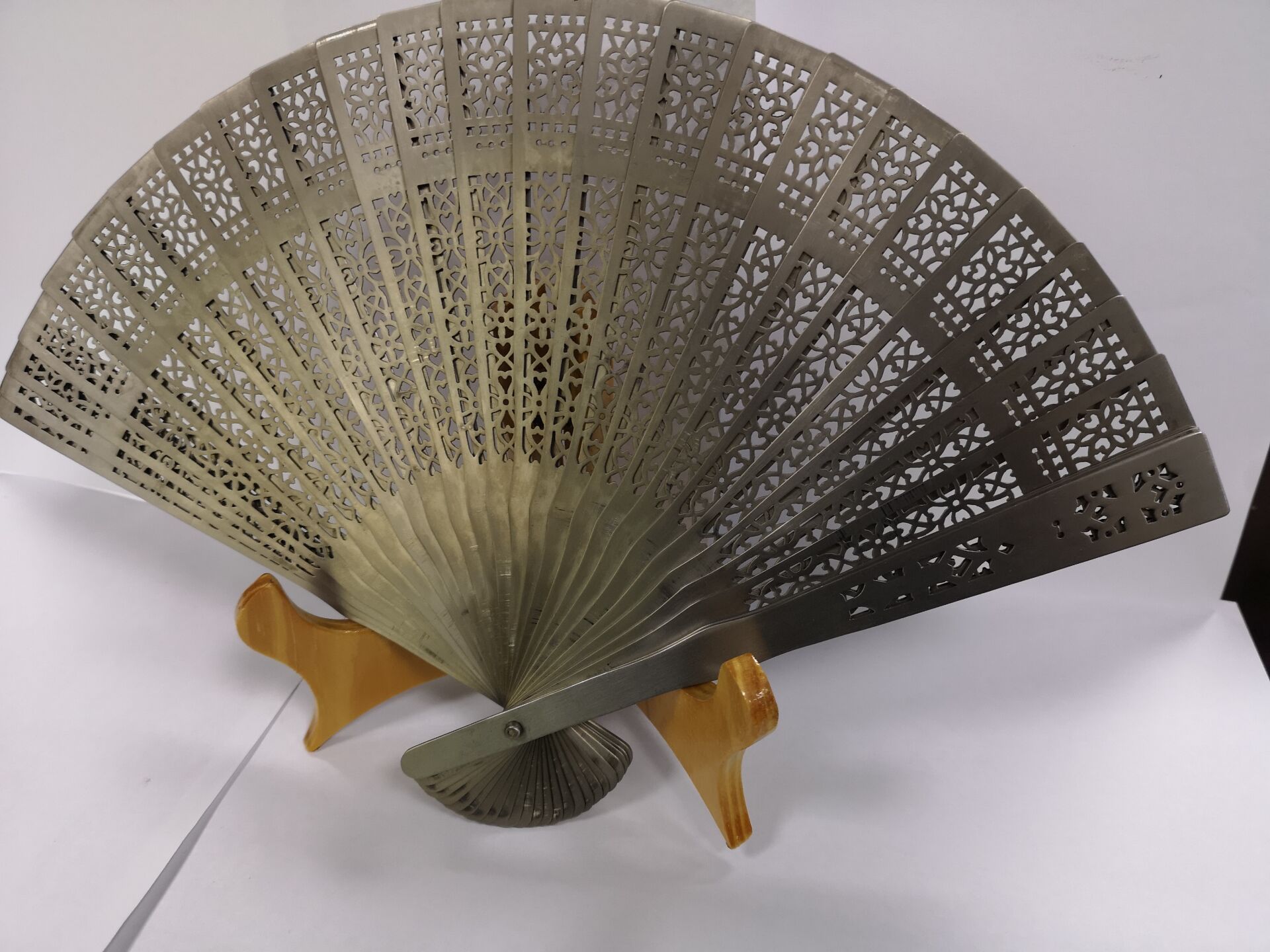 厂家供应纯钛合金扇子7寸镂空古风纯钛扇钛礼品折扇防身现货批发