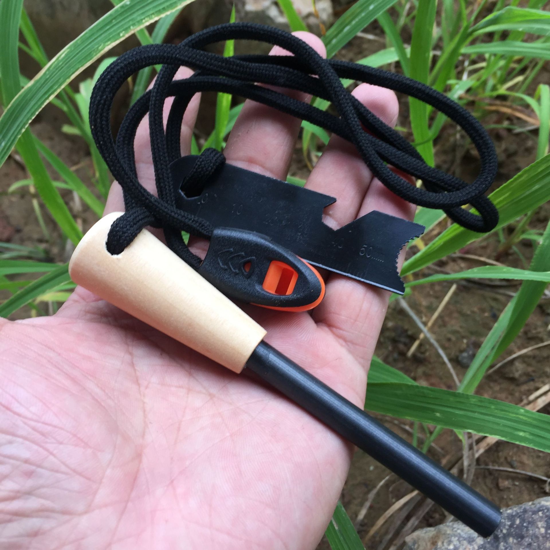 野外求生打火石 打火棒 圆木柄镁棒 带口哨 火石镁棒 伞绳取火棒