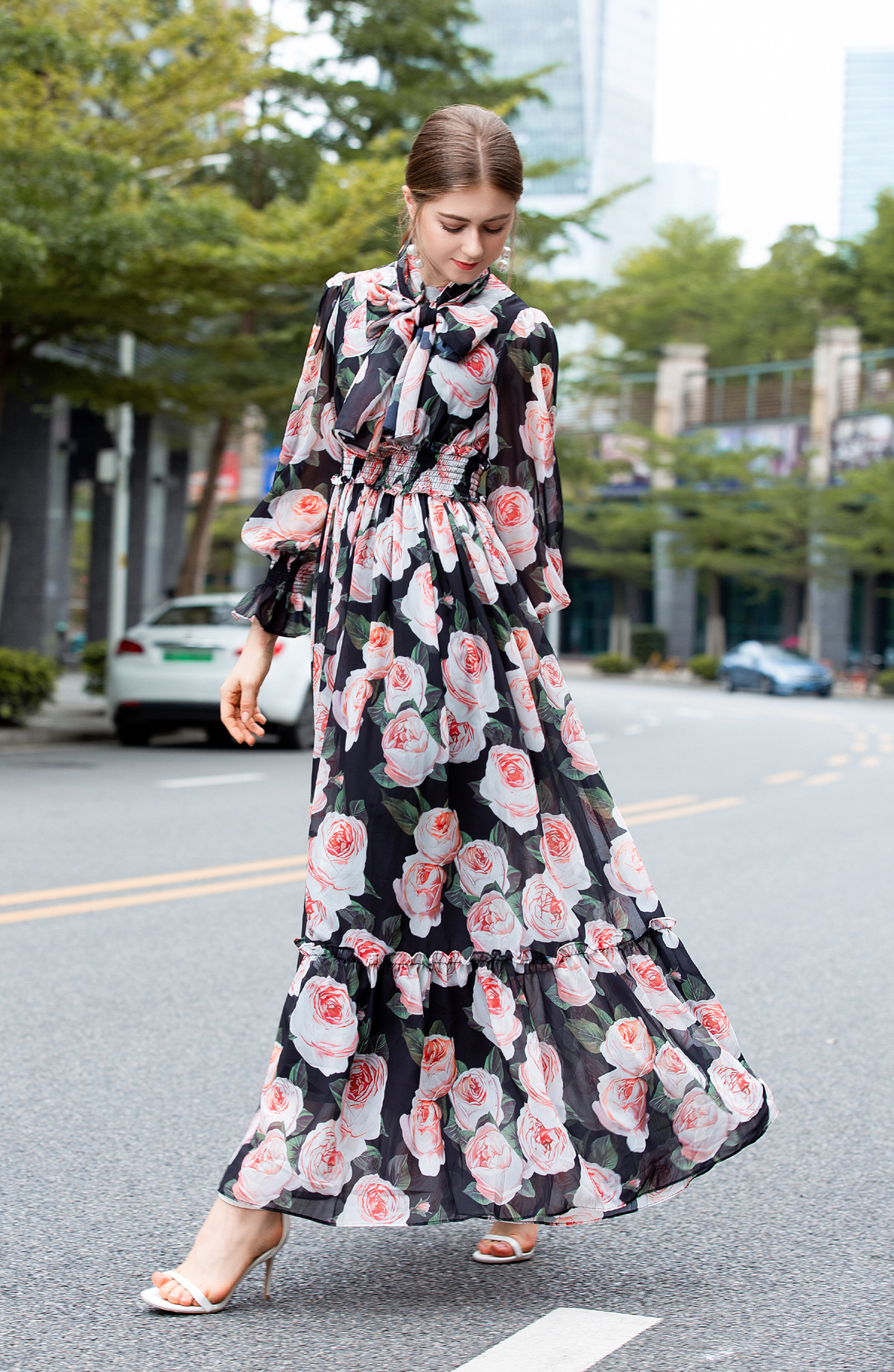 欧洲站19春夏季外贸女装系带领长袖花朵图案打榄腰中长大摆连衣裙