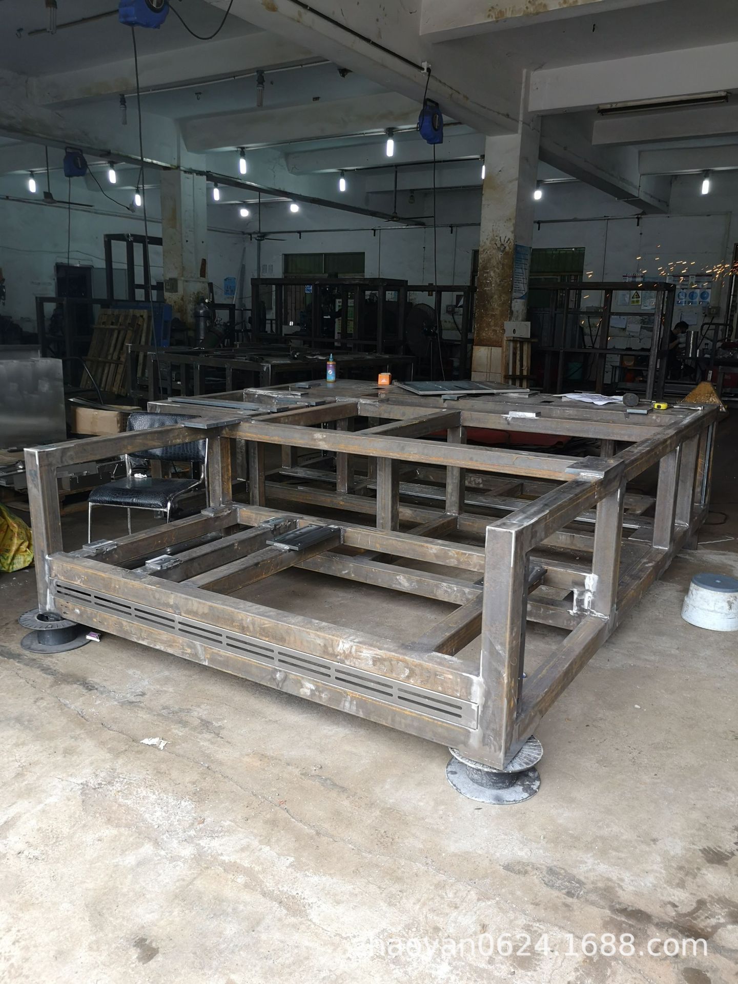 东莞凤岗钣金工厂 大型方通机架焊接加工 龙门铣加工