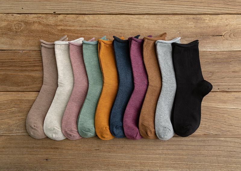 秋冬新品日系精梳棉纯色卷边松口袜子 手工缝头无骨堆堆袜 女袜