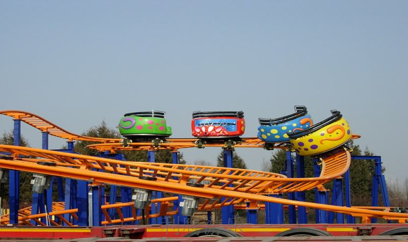 定制新款游乐设备自旋滑车旋转小火车小型儿童过山车游乐设备轨道