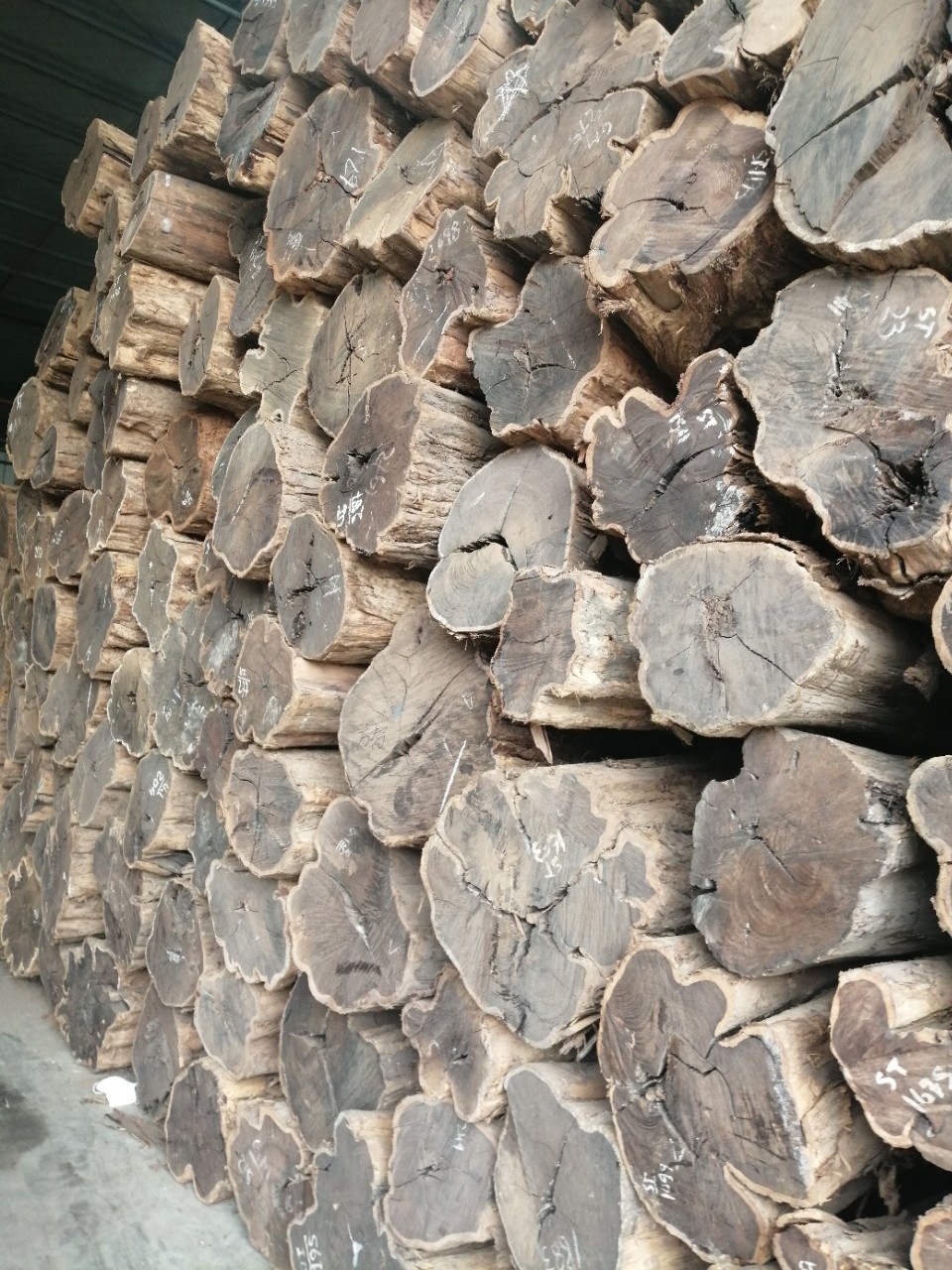 进口原木紫光檀批发零售一手货源高档家具规格料雕刻-阿里巴巴