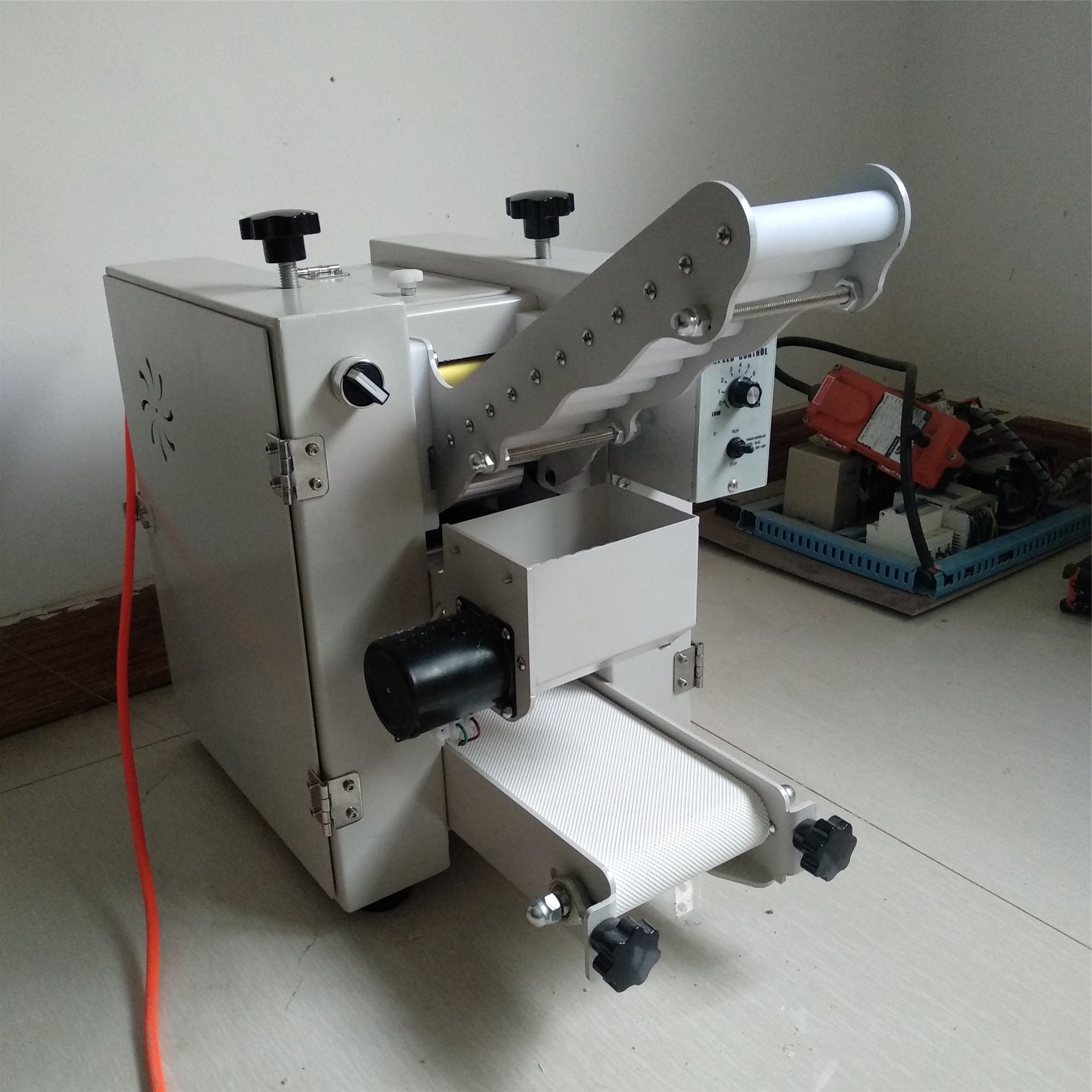 新型擀皮子机全自动商用饺子皮机多功能压皮机器中厚边薄面皮设备